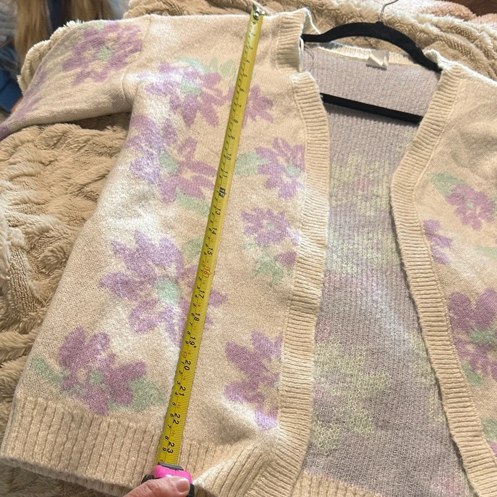 Floral Women's Cardigan in Cream and Purple - Picture 6 of 6